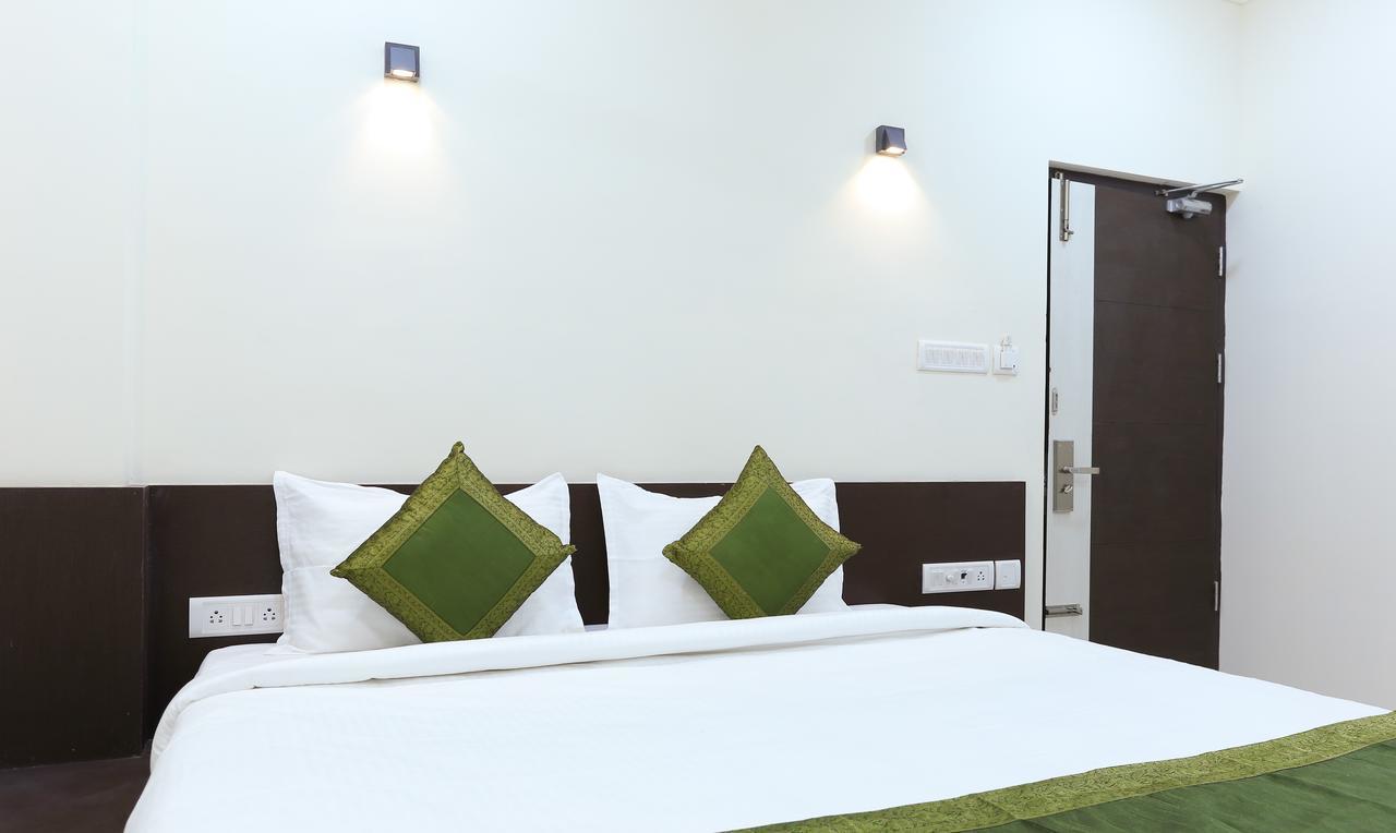 Majestic Inn Chennai Extérieur photo
